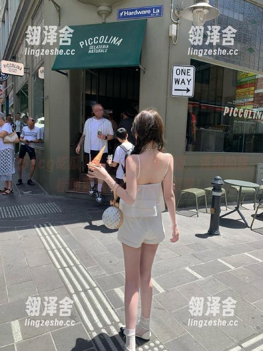 51cg吃瓜网页版，连我的鼠标都直勾勾盯着这波瓜呢！
