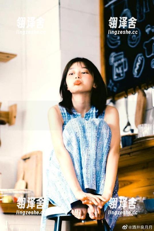 58吃瓜网苹果版：小吃瓜手速实在太快，被八卦追得团团转！