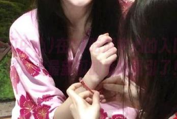 在91吃瓜中心的入口转悠，好像被最新瓜的香味吸引了！