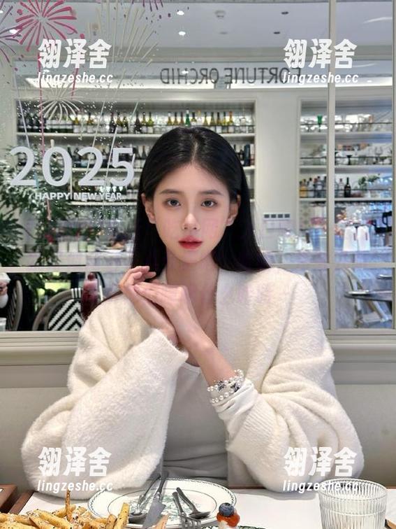 最新“吃瓜网”入口噢！一进门就好似闯进了八卦酒吧，哈哈，待会儿听听他们瞎聊什么哈哈～