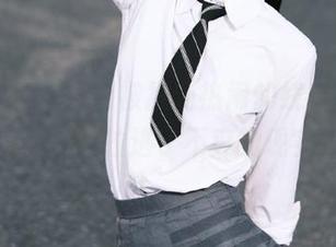 吃瓜网被推到热闹的线上，一条条线把我拉进了不爽的现实。