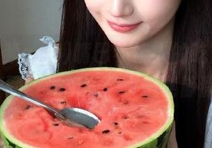 嘴巴不饶人的吃瓜视频app官网，光想搬个小板凳静静看…