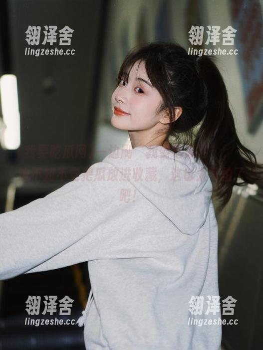 一边刷“我要吃瓜网”，一边不知不觉把瓜放进收藏，这也太可怕了吧！