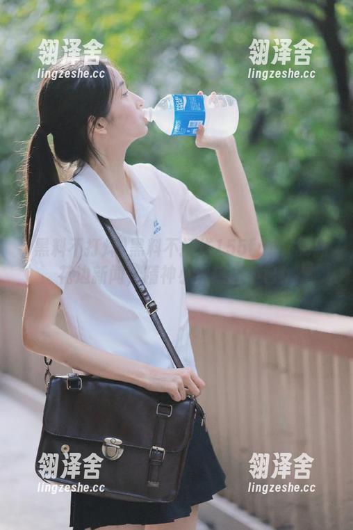 黑料不打烊155fun：更新花边新闻，精神小伙热议不已！