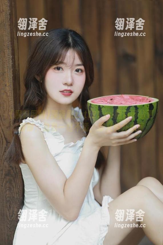 黑料网站 深夜刷zztt21.su黑料网站更新时,总有一丝不适,却又格外心痒